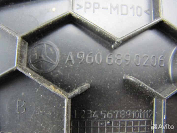 Накладка кузов внутри Mercedes Benz Actros MP4