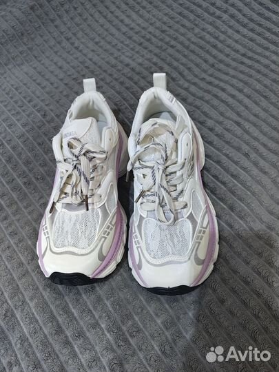 Кроссовки женские новые 39