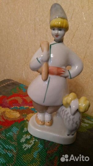 Фарфоровые статуэтки