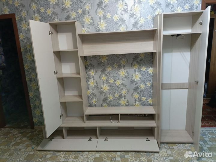 Стенка в гостиную