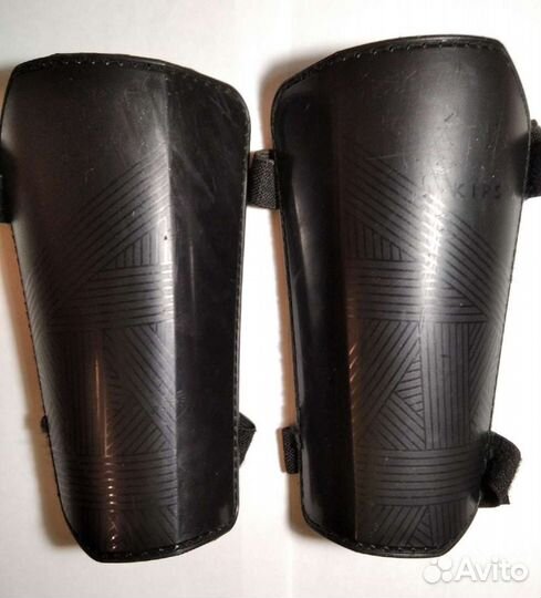 Щитки футбольные