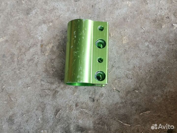 Зажим для трюкового самоката