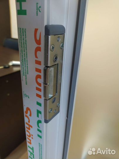 Дверь пластиковая с замком