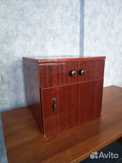 Тумба прикроватная