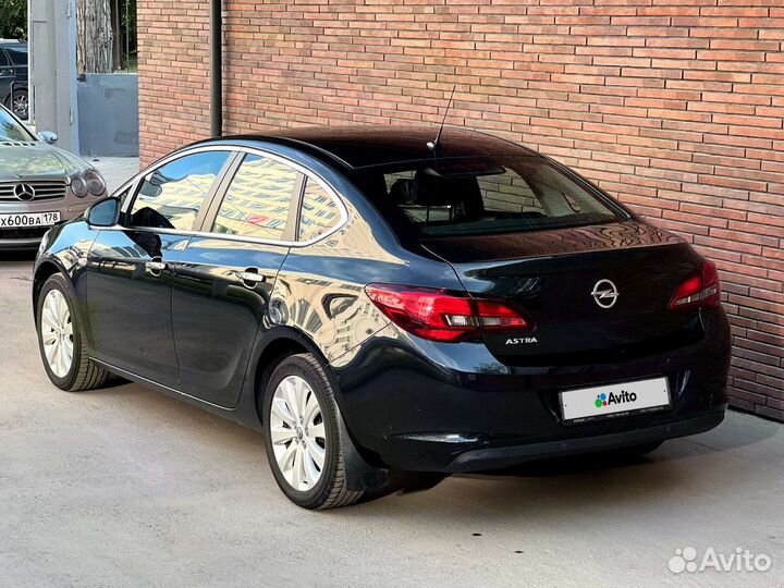 Opel Astra 1.6 МТ, 2013, 49 000 км