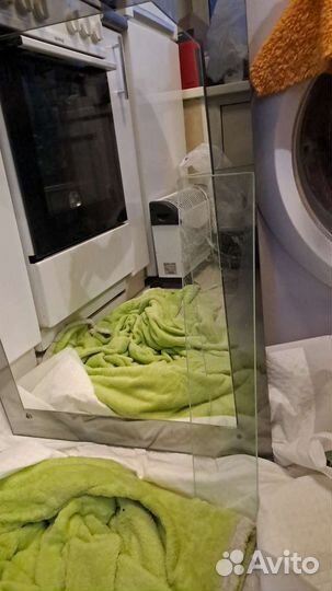 Зеркало с стеклянной полочкой для ванной комнаты