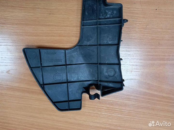 Дефлектор радиатора Toyota Auris ZRE151 1ZR-FE