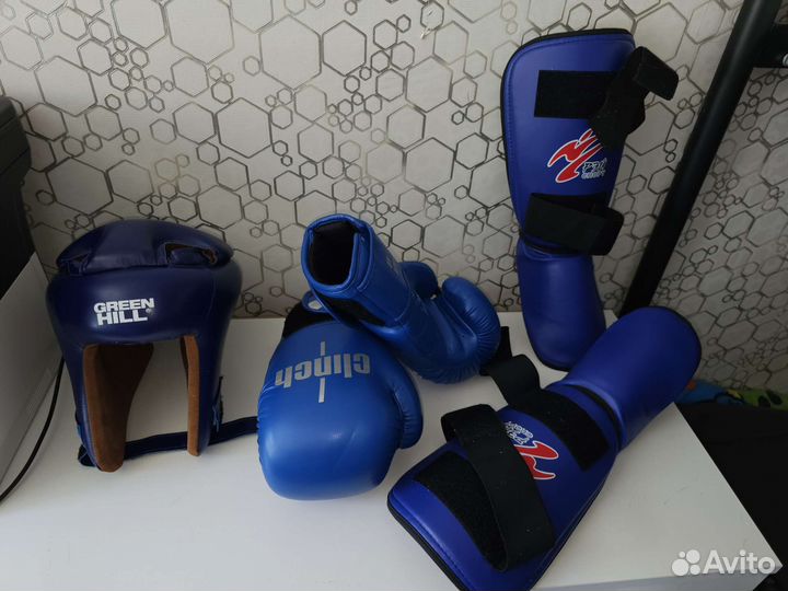 Шлем,накладки,перчатки для кикбоксинга