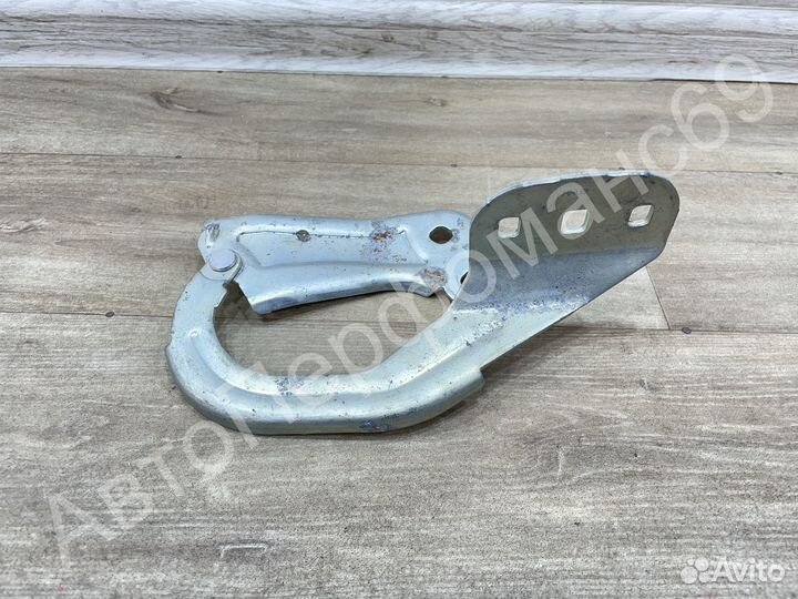 Петля капота левая правая Ford Focus 3 / Kuga 2