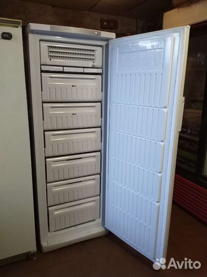 Морозильные камеры разные много