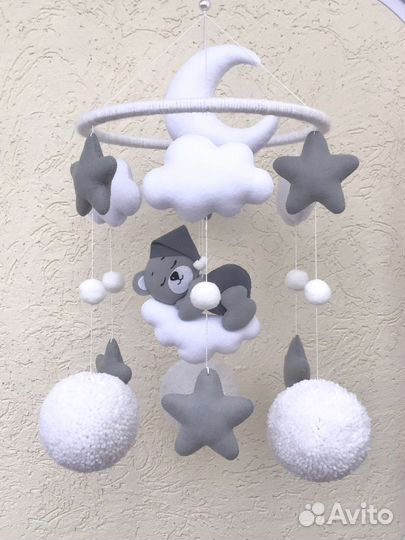 Мобиль в кроватку из фетра ручной работы