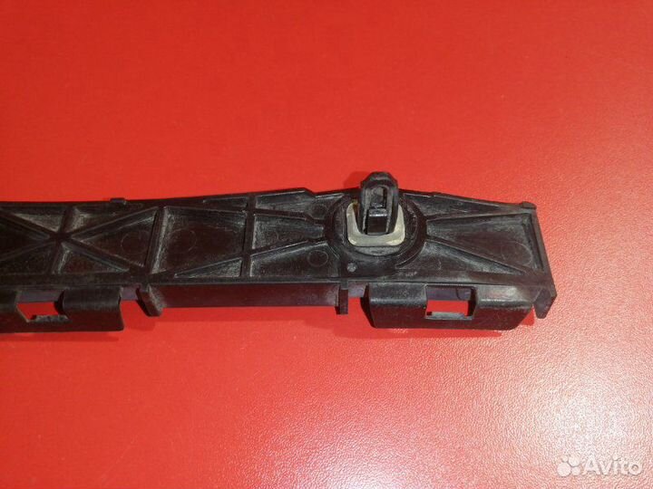 Кронштейн бампера задний правый Lexus Is250 GSE20