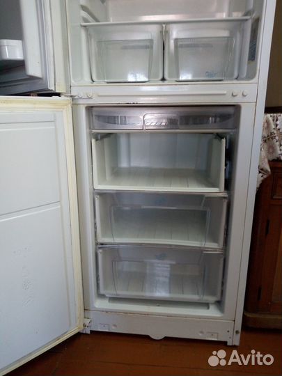 Холодильник бу Indesit