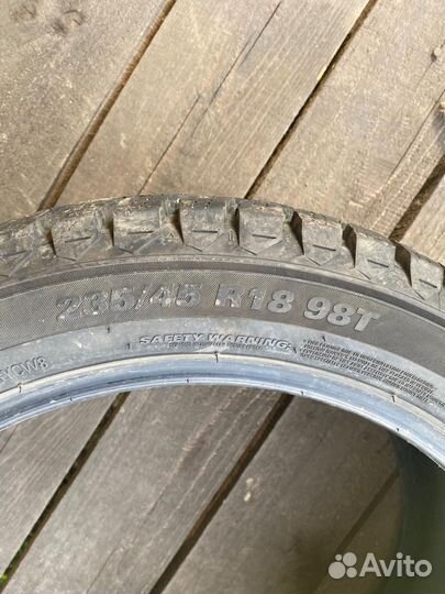 Kumho WinterCraft Ice Wi32 2.25/4.5 R4