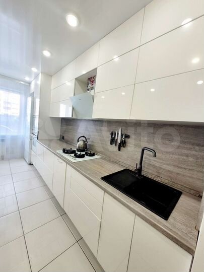 3-к. квартира, 80 м², 1/10 эт.