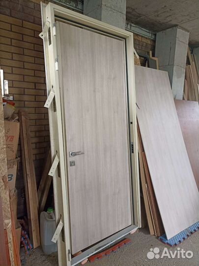 Дверь входная с новостройки