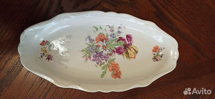 Овальная тарелка