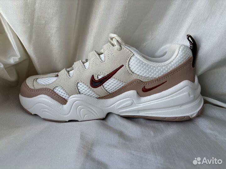 Кроссовки wmns nike tech hera новые, 35,5