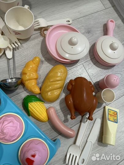 Игрушечная еда и посуда