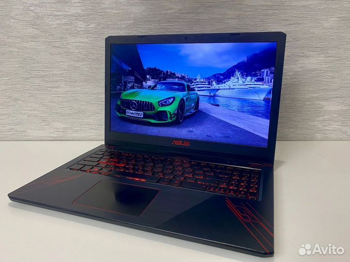 Asus i5-8250u/GTX 1050/16 GB DDR4/SSD+HDD