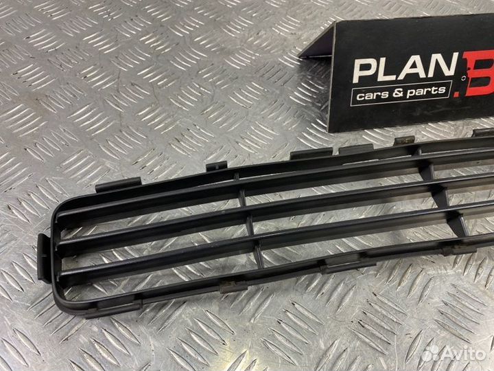 Решетка в бампер Toyota Avensis T250