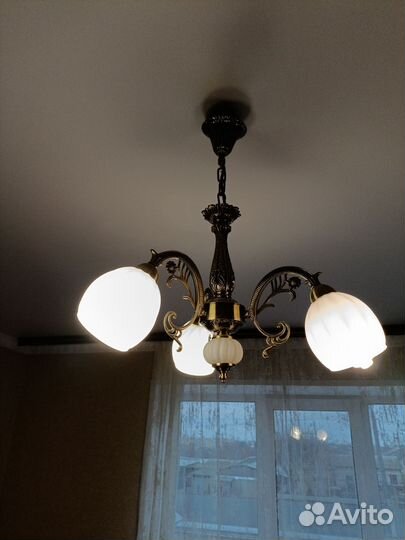 Люстра бу вся в идеале все работает