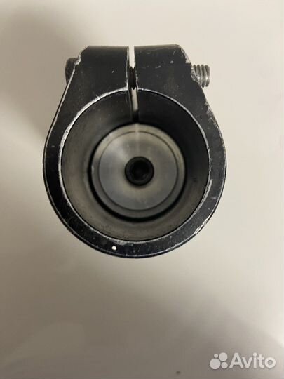 Зажим на трюковой самокат