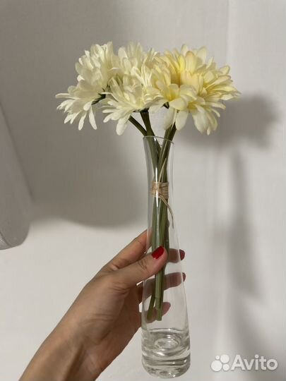 Ваза с искусственными цветами