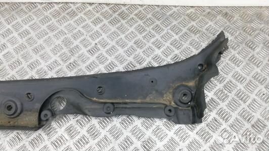 Накладка декоративная (жабо, дождевик) BMW 5 F10/F