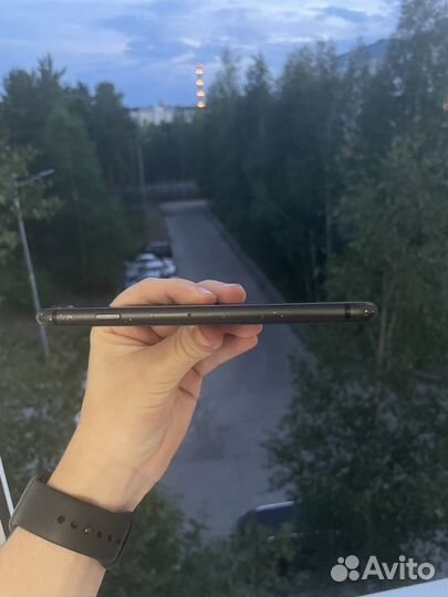 Телефон iPhone 8 64 gb