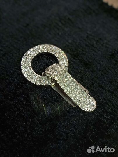 Крючок для шубы со стразами золотой