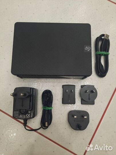 Внешний бокс Seagate 2.5 и 3.5 для диска HDD