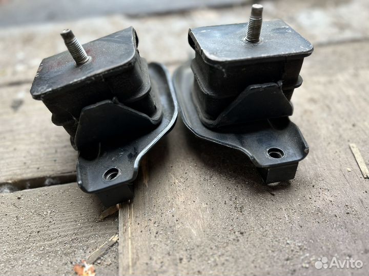 Подушка двигателя