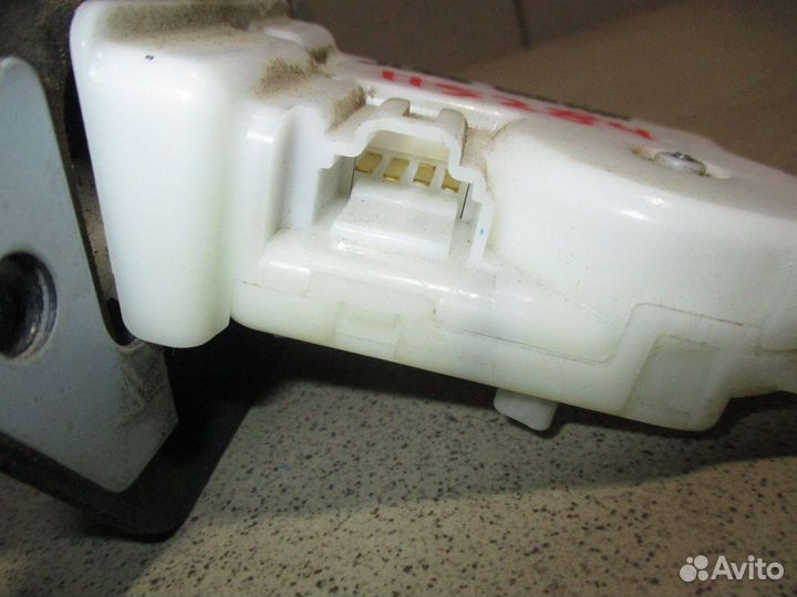 Замок багажника Nissan Juke (F15)