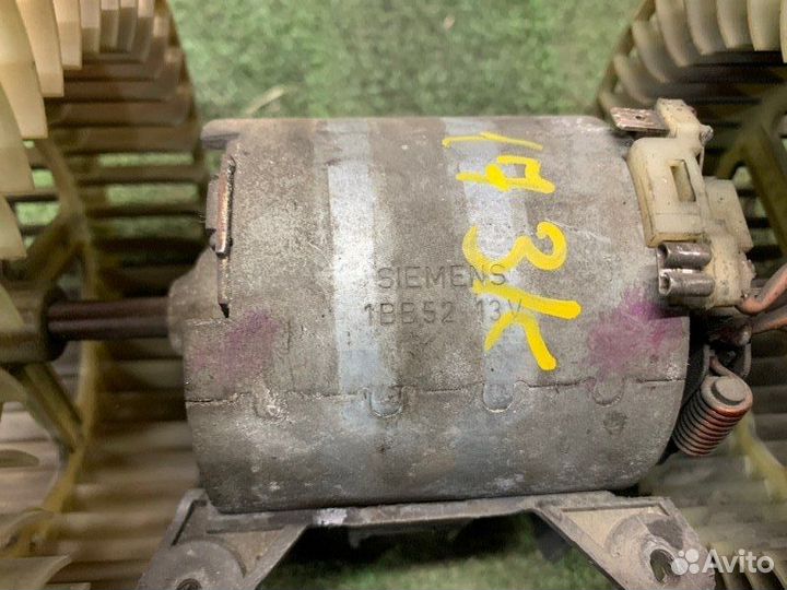 Мотор печки Mercedes-Benz E-Class W124 M102E23