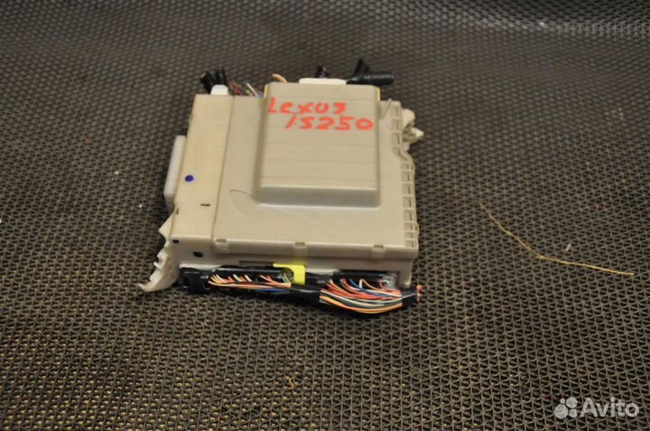 Блок предохранителей Lexus IS250 GSE20