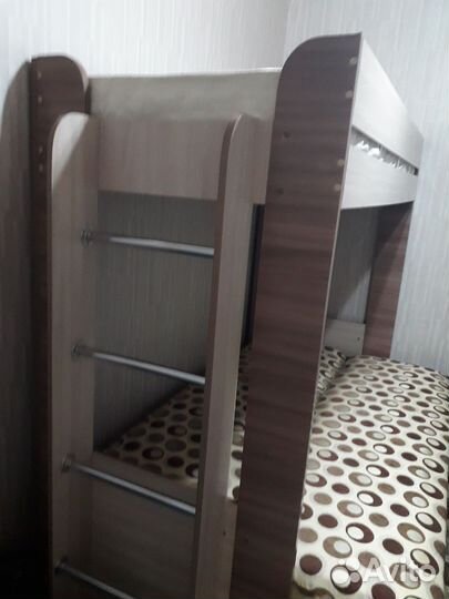 Кровать двухьярусная