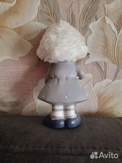 Фигурка девочка с совой