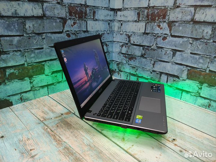 Шустрый ноутбук asus Core i3/GT720M/8gb/ssd