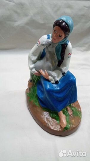 Статуэтка гипс Алёнушка с козленком