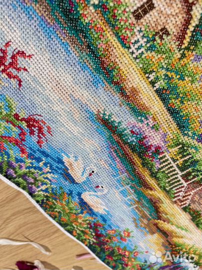 Вышивка крестиком. Дом у озера