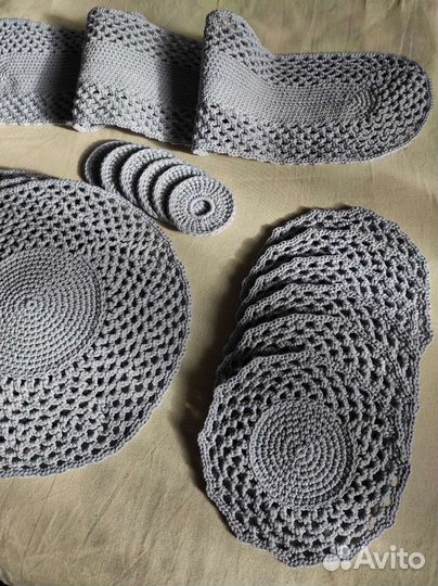 Набор для сервировки, вязаные салфетки, подставки