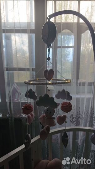 Мобиль на кроватку из фетра