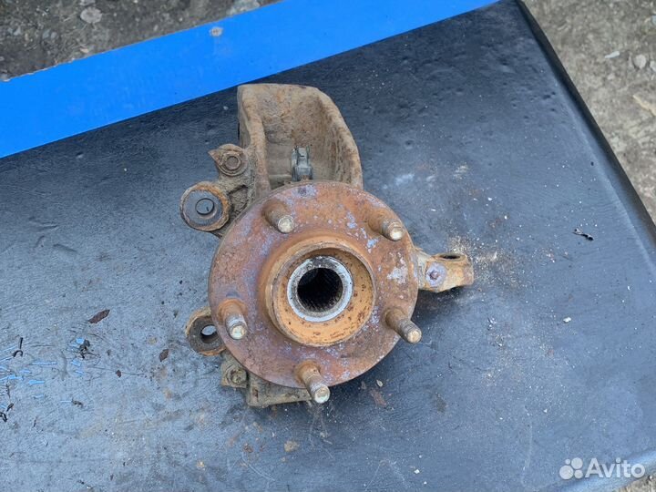 Цапфа левая mazda 3 bk