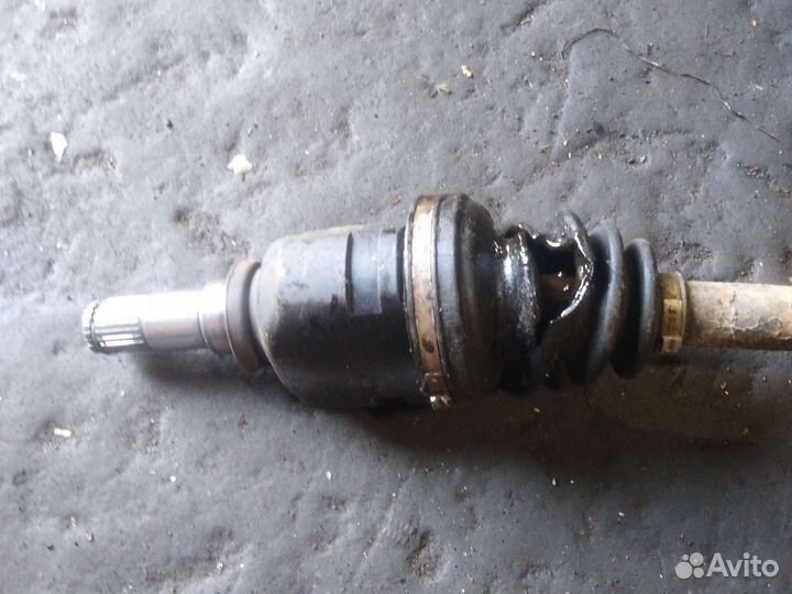 Привод левый Toyota Corolla e150 ркпп с дефектом