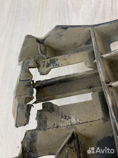 Кронштейн крепление бампера Renault laguna 2 Прав