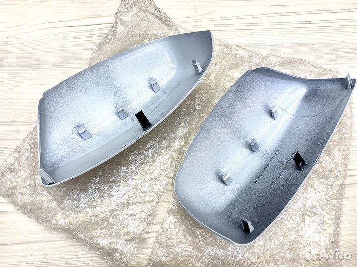 Накладка правого зеркала Niva Travel белая