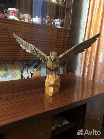 Орел из дерева