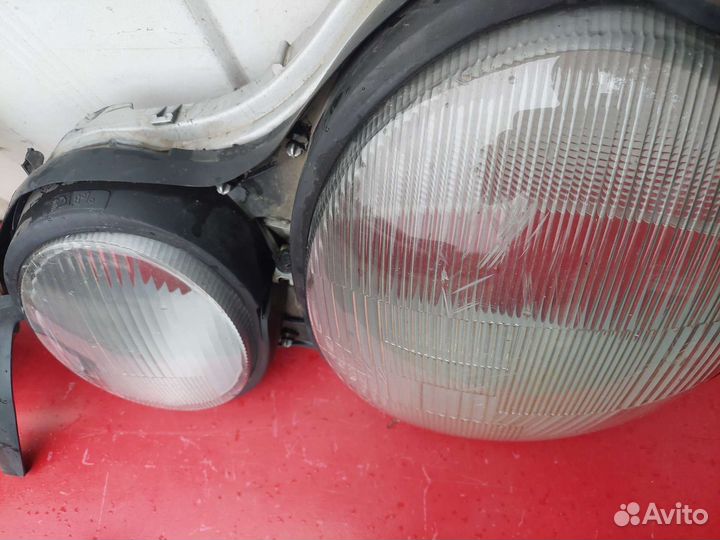 Стекло на фару Mercedes-Benz W210