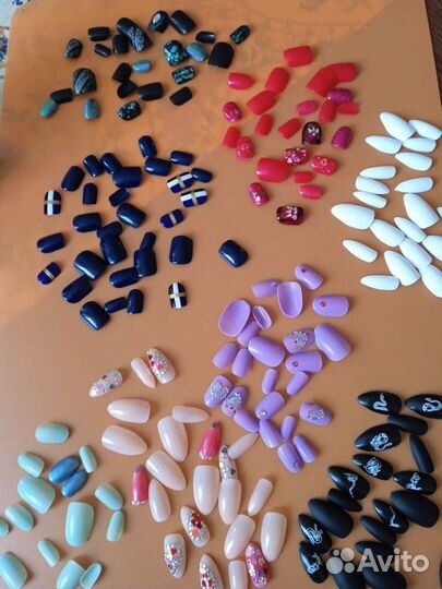 Накладные ногти разные